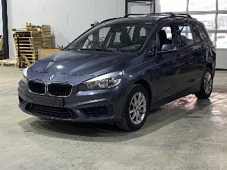 uszkodzony samochody osobowe BMW 2-serie BMW 2 SERIE 216D 7 PERSOONS 2017/10