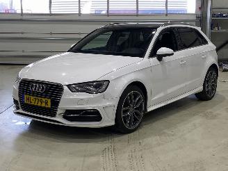krockskadad bil auto Audi A3 SPORTBACK E-TRON 2015/12