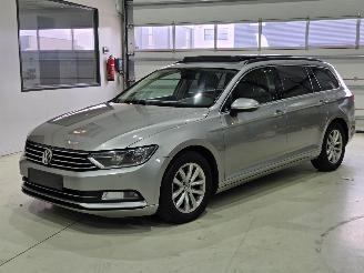 Voiture accidenté Volkswagen Passat Comfortline PANO/DSG 2016/10