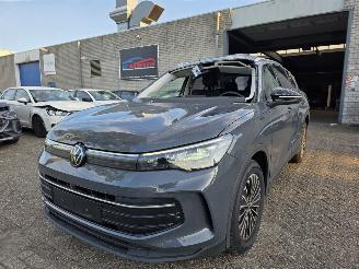 uszkodzony samochody osobowe Volkswagen Tiguan 2.0 TDI DSG Virtual IQ-Light 360view Navi Sfeerverl. Stuurverw. Stoelverw. Acc Trekhaak 110KW/150PK 2025/1