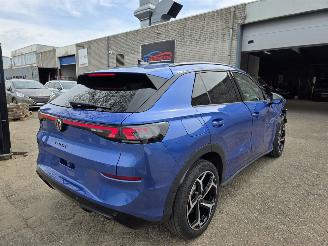 Schadeauto Volkswagen T-Roc R-Line 1.5eTSI Head-Up IQ-Light SurroundView Virtual Keyless Sfeerverl. Acc Stuurverw. Drive-Mode 110KW / 150PK 2025/11