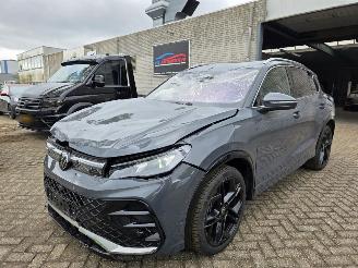 Schadeauto Volkswagen Tiguan Tiguan R-Line 1.5eTSI ProMax-Navi Head-Up Keyless IQ-Light 360View Massage Sfeerverl. Acc Lane-Assist Trekhaak 110KW / 150PK 2024/3