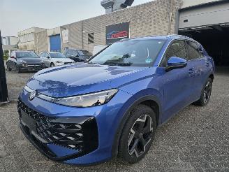 Vaurioauto  passenger cars Volkswagen T-Roc R-Line 1.5eTSI IQ-Light Drive-Mode Camera Virtual Keyless Sfeerverl. Acc Lane-Assist 110KW/150PK 2025/12