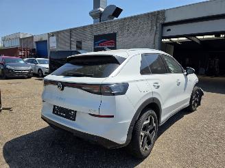 damaged passenger cars Volkswagen T-Roc R-Line 1.5eTSI IQ-Light Drive-Mode Camera Virtual Keyless Sfeerverl. Trekhaak 110KW / 150PK 2026/2