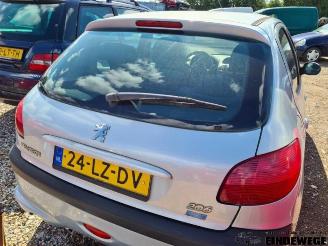 Peugeot 206 206 (2A/C/H/J/S), Hatchback, 1998 / 2012 1.4 XR,XS,XT,Gentry picture 11