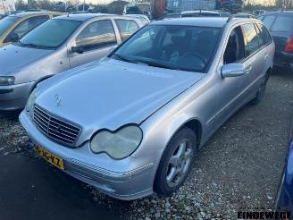 Vrakbiler auto Mercedes C-klasse C Combi (S203), Combi, 2001 / 2007 2.6 C-240 18V 2002/3