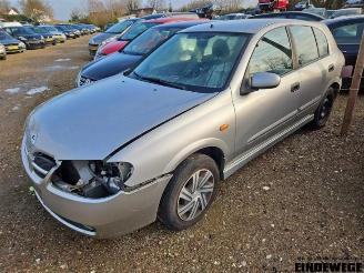Vrakbiler auto Nissan Almera Almera (N16), Hatchback, 2000 / 2006 1.5 16V 2002/8