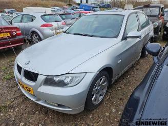 Vrakbiler auto BMW 3-serie 3 serie (E90), Sedan, 2005 / 2011 320i 16V 2005/7