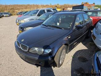 Coche siniestrado BMW 3-serie 3 serie (E46/4), Sedan, 1997 / 2005 320d 16V 2004