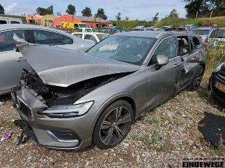Uttjänta bilar auto Volvo V-60 V60 II (ZW), Combi, 2018 2.0 B3 16V Mild Hybrid 2021/12