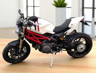 Ducati Monster 1100  picture 3