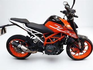 krockskadad bil motor KTM 390 Duke  2020/3