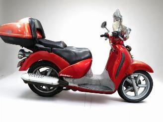 krockskadad bil motor Aprilia Shiver 750 SCARABEO 1990/10