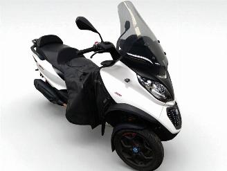Vaurioauto  scooters Piaggio  MP3 2018/9
