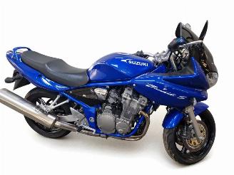 krockskadad bil motor Suzuki  GSF 2004/2