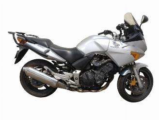 krockskadad bil motor Honda CBF 600  2005/1