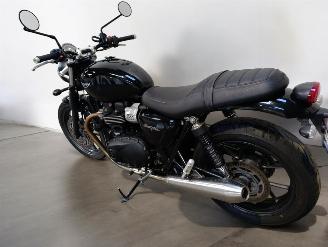Triumph  STREET TWIN picture 16