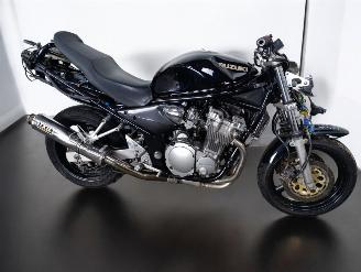 krockskadad bil motor Suzuki Bandit 650 GSF 2000/5