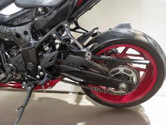 Suzuki GSX 750  picture 8