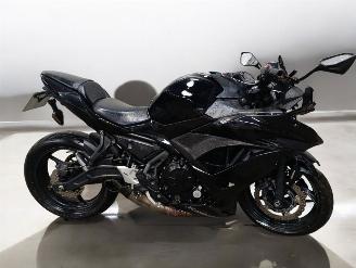 krockskadad bil auto Kawasaki Ninja 650 2017/7
