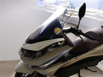 Yamaha  X10 picture 18