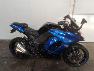 dañado motos Kawasaki Z 1000 SX 2016/4