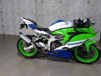 krockskadad bil motor Kawasaki ZXR 400  2024/4