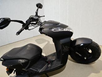 Peugeot  STREET ZONE picture 11