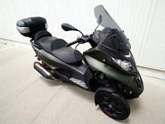 krockskadad bil bromfiets Piaggio  MP3 2019/8