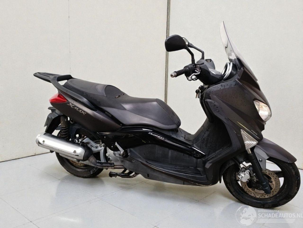 Yamaha XMAX 