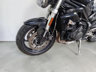 Triumph Street Triple 660 S picture 18