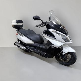 krockskadad bil bromfiets Kymco  DINK STREET 2011/2