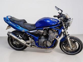 krockskadad bil motor Suzuki Bandit 600  2001/7