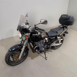 Suzuki GSX 750 INAZUMA picture 3