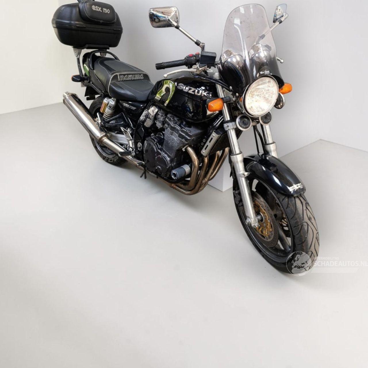 Suzuki GSX 750 INAZUMA