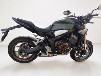 krockskadad bil auto Honda CB 650 R 2024/7