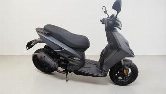 krockskadad bil bromfiets Piaggio  TYPHOON 2015/6