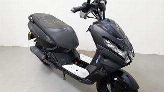 krockskadad bil bromfiets Peugeot  STREET ZONE 2021/6