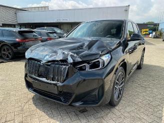 krockskadad bil auto BMW iX1 xDrive30 M Sport *HEAD-UP - NAVI - AHK -KAM* 2023/10