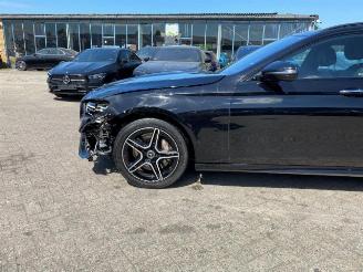 Mercedes E-klasse 300 T AMG Lin *PANO - NAVI - KAM* picture 10