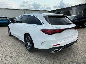 Damaged car Mercedes E-klasse 300 T dition AMG Lin *NAVI - AHK - KAM* 2023/12