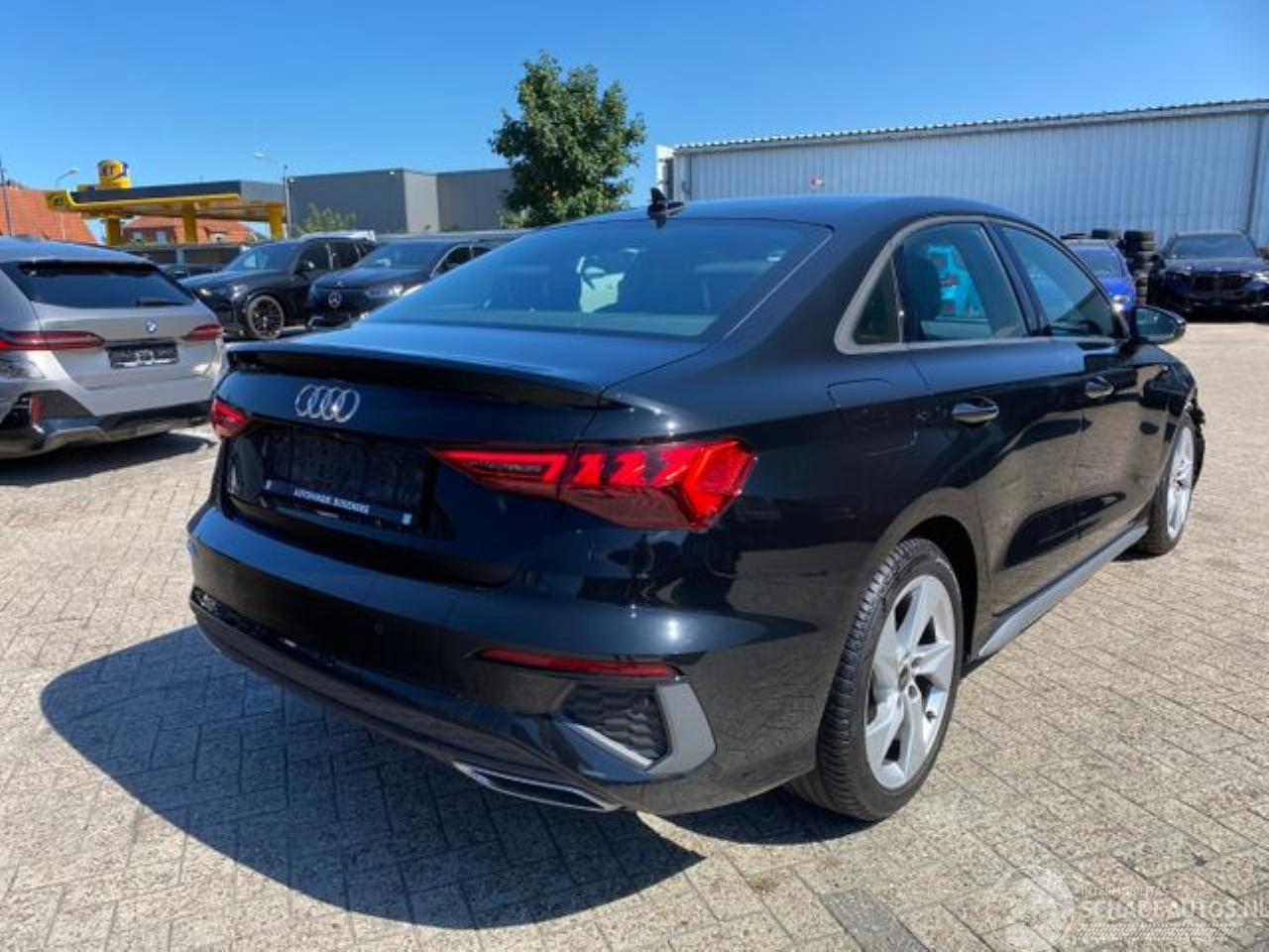 Audi A3 Limousine 35 TFSI S tronic S line *NAVI-KAM*