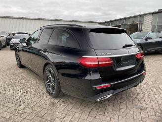 Schadeauto Mercedes E-klasse 300d T AMG Lin *PANO - AHK - KAM - LD* 2022/7
