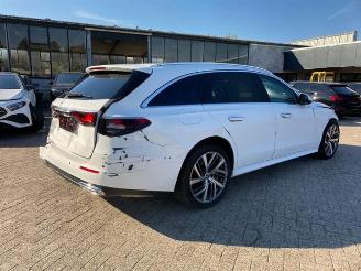 Mercedes E-klasse 300 T Avantgard * KAM - AHK - NAV * picture 10
