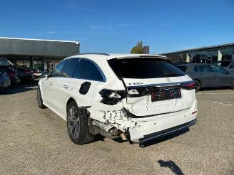 Voiture accidenté Mercedes E-klasse 300 T Avantgard * KAM - AHK - NAV * 2025/2