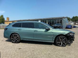 Auto incidentate Volkswagen Passat Variant 2.0 TDI DSG R-Line *HEAD-UP -AHK* 2024/5