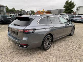 Vaurioauto  passenger cars Volkswagen Passat Var. 2.0 TDI DSG Elegance 4Motion *PANO* 2024/10