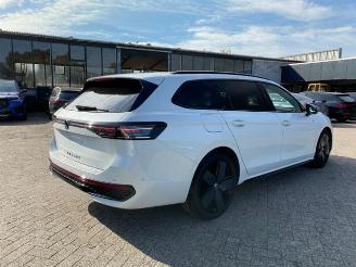 Volkswagen Passat Variant 2.0 TDI DSG R-Line * HUD - PANO * picture 11