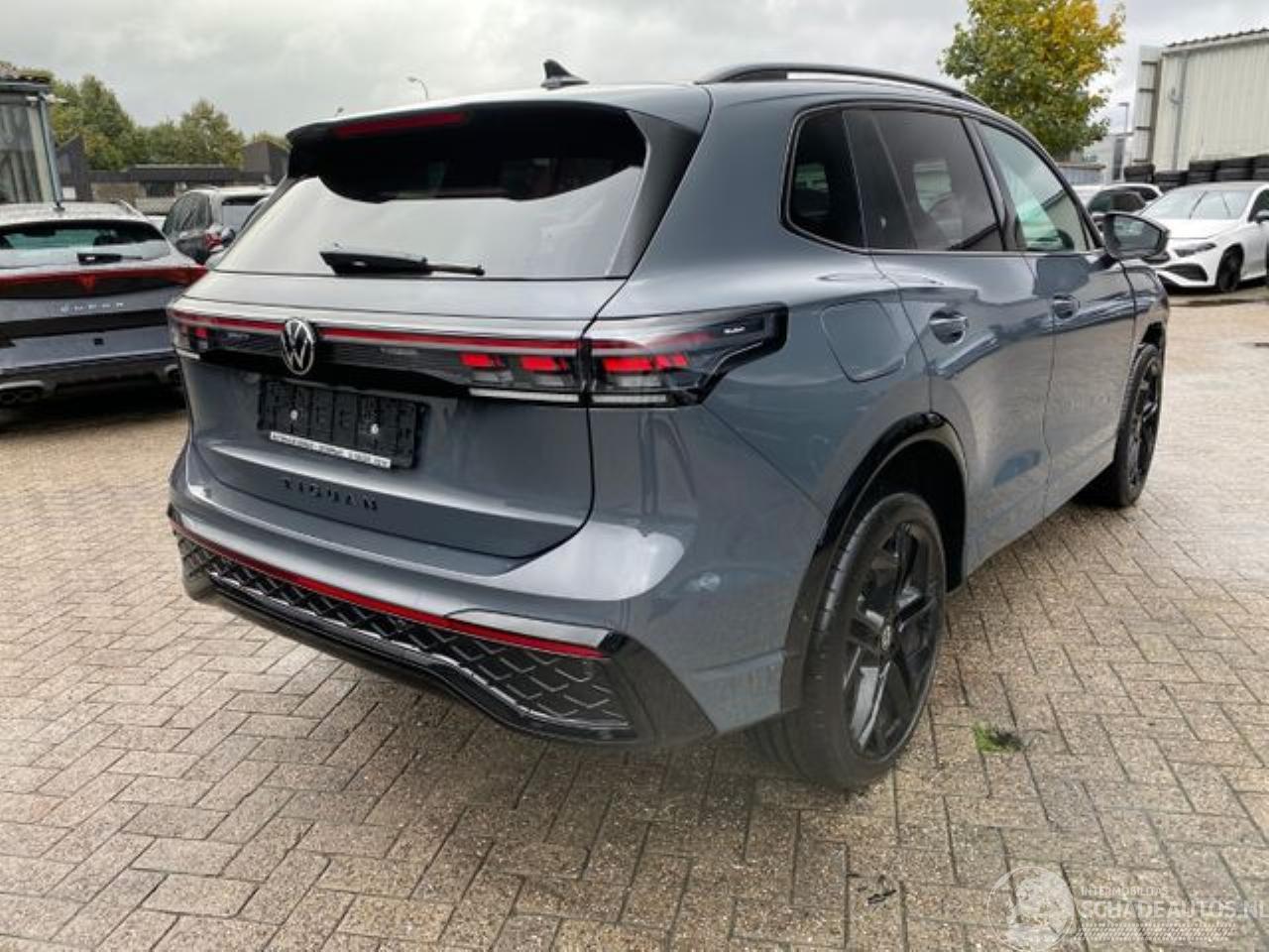 Volkswagen Tiguan 2.0 TSI DSG 4Motion R-Line *HEAD-UP-PANO*