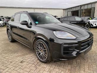 skadebil auto Porsche Cayenne Turbo E-Hybrid *HEAD-UP - PANO - KAM* 2025/3